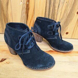 Clarks Artisan Carleta Lyon Blue Suede Ankle Bootie‎  Size 7.5